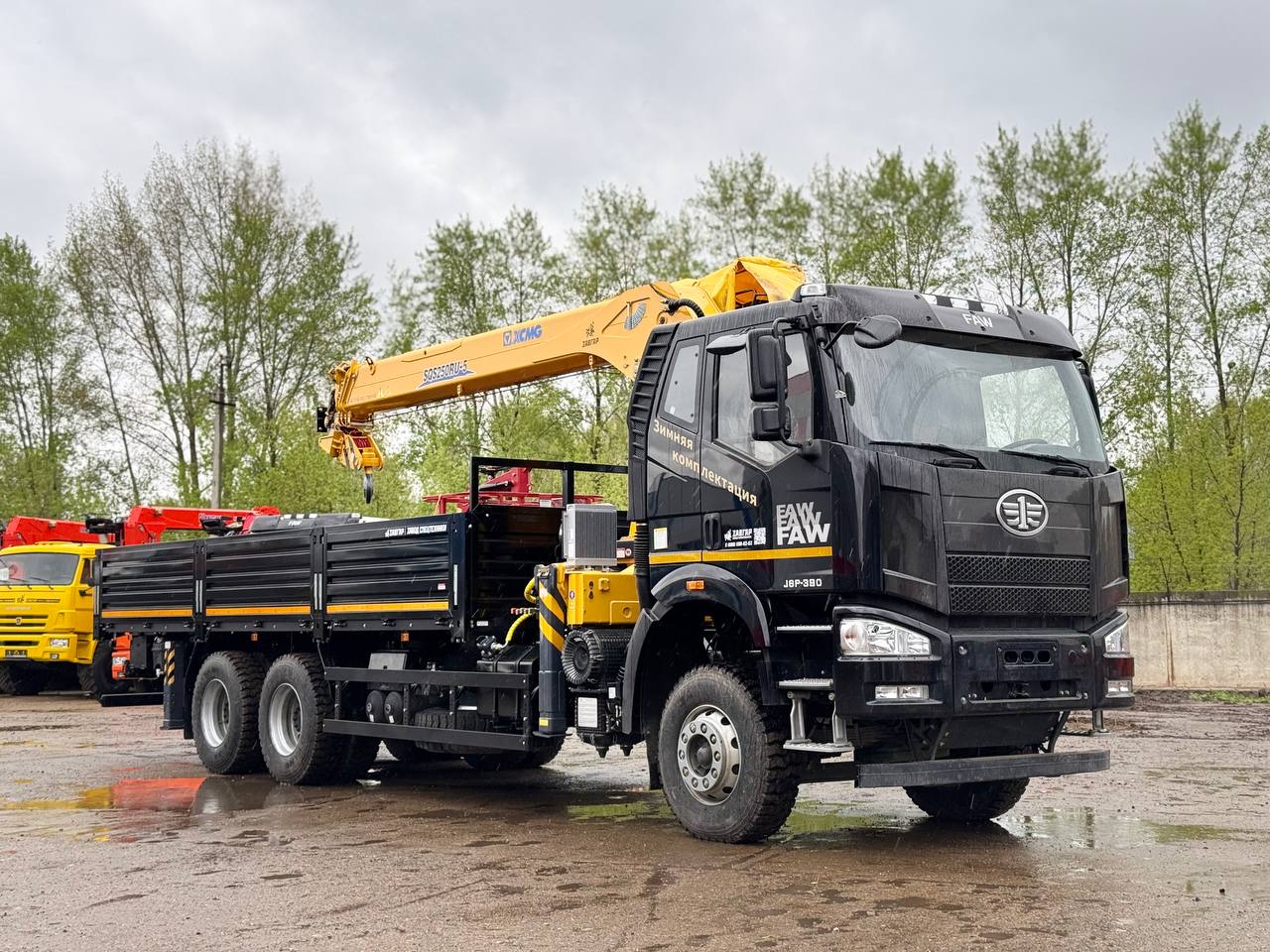 Бортовой FAW CA3310 с КМУ XCMG SQS 250-5